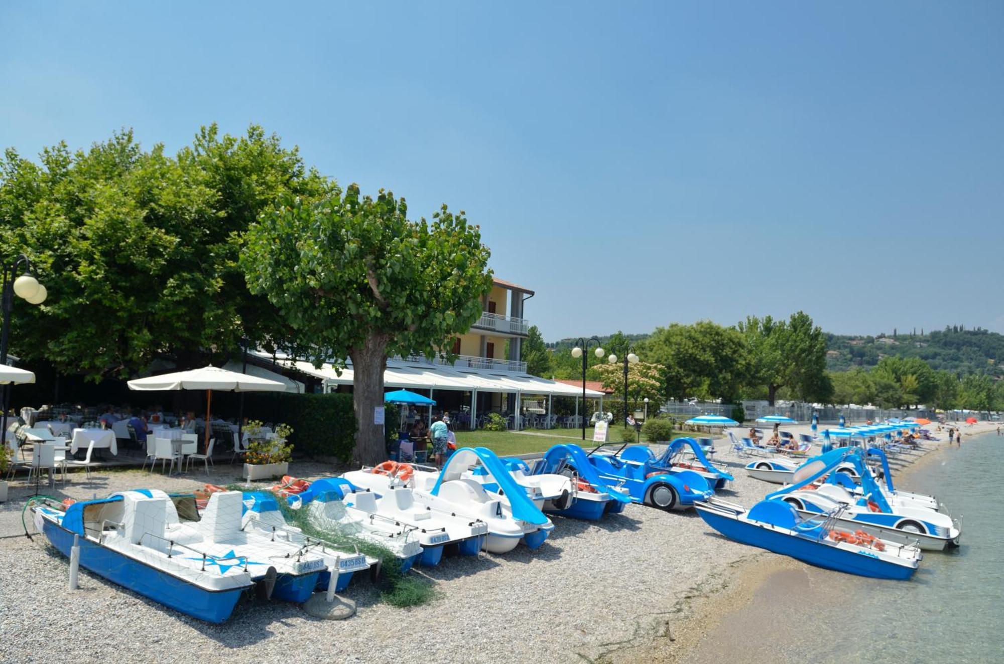 Bellerive Ristorante Albergo Манерба-дель-Гарда Экстерьер фото