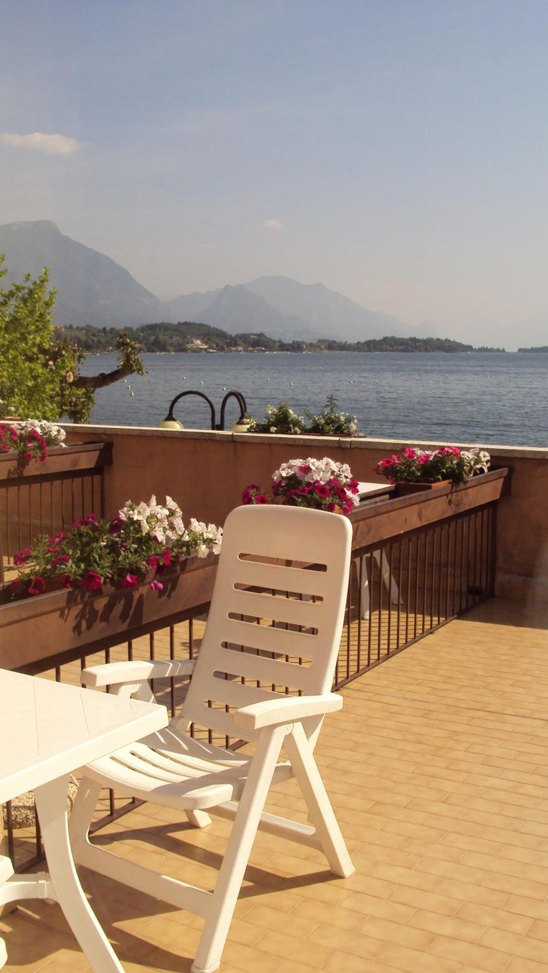 Bellerive Ristorante Albergo Манерба-дель-Гарда Экстерьер фото