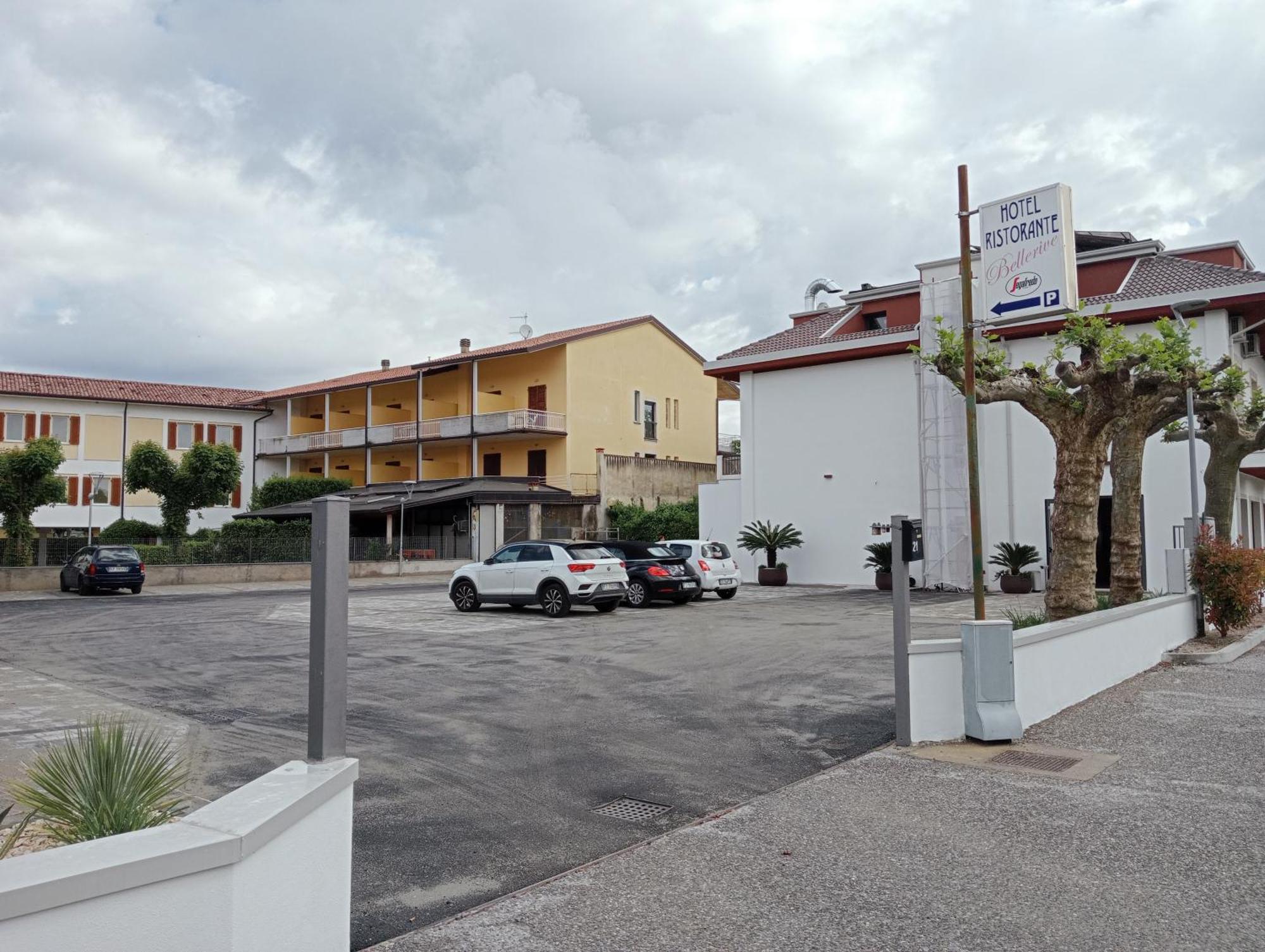 Bellerive Ristorante Albergo Манерба-дель-Гарда Экстерьер фото
