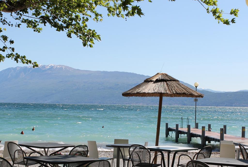 Bellerive Ristorante Albergo Манерба-дель-Гарда Экстерьер фото