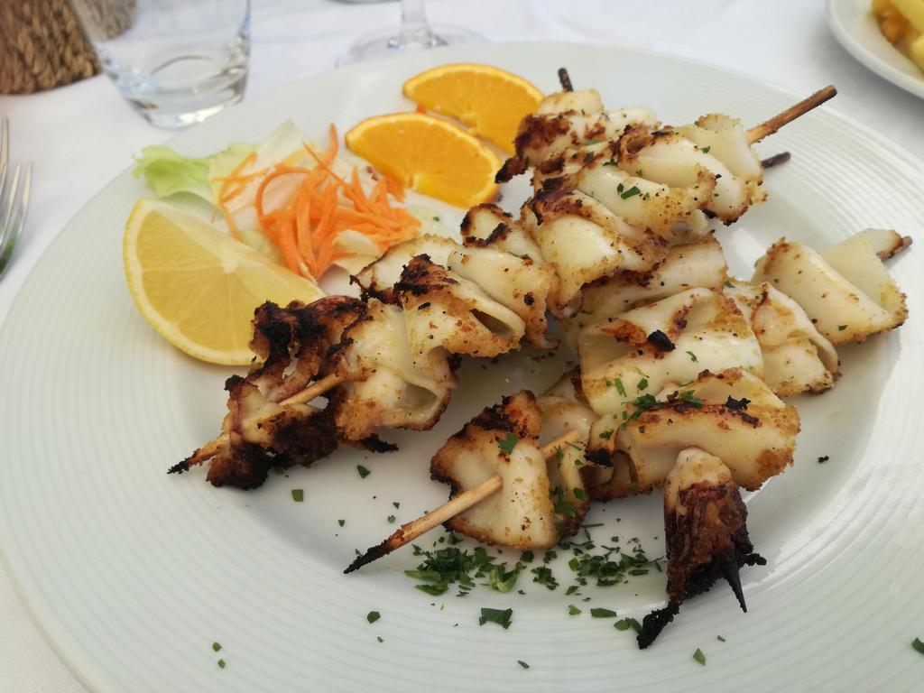 Bellerive Ristorante Albergo Манерба-дель-Гарда Экстерьер фото