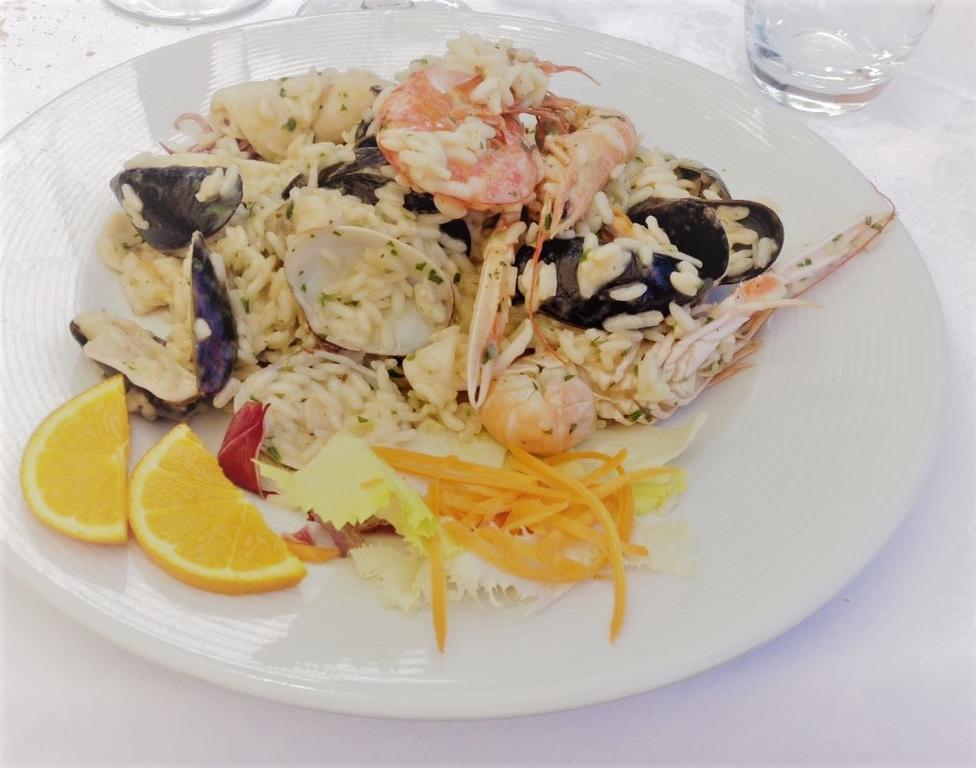 Bellerive Ristorante Albergo Манерба-дель-Гарда Экстерьер фото