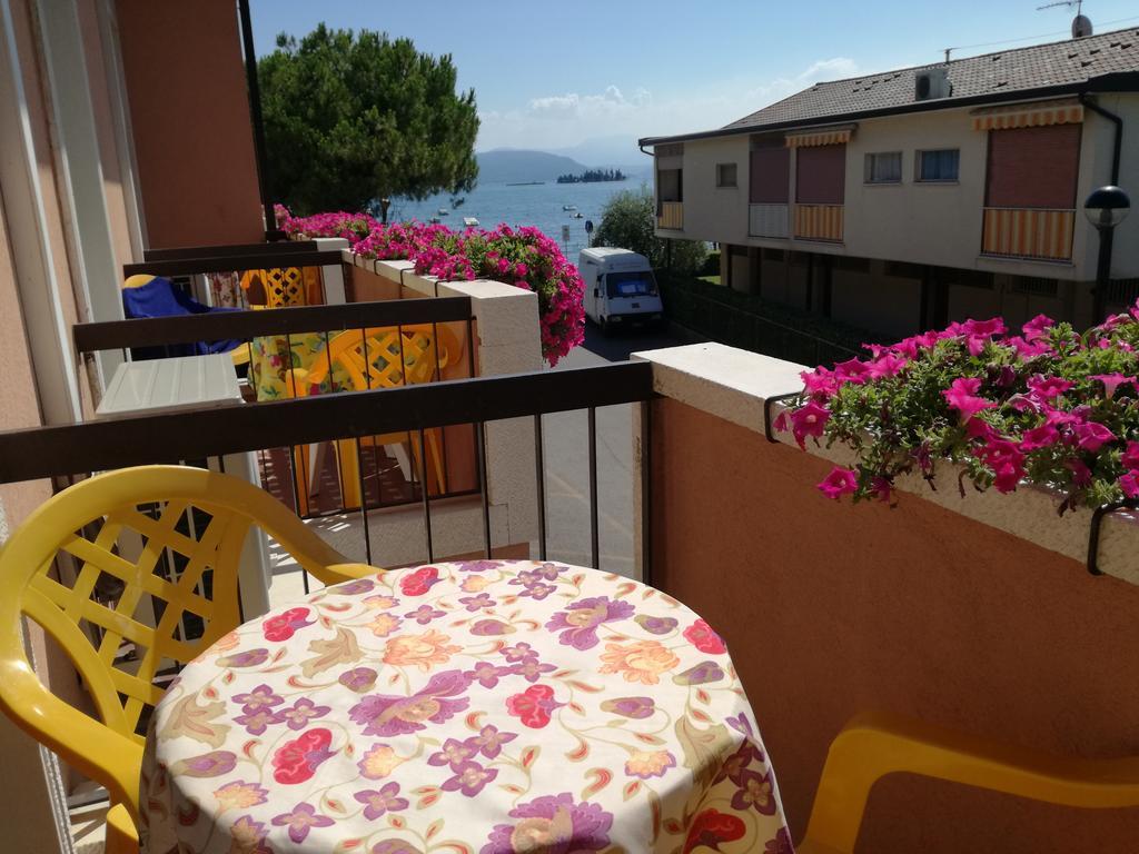 Bellerive Ristorante Albergo Манерба-дель-Гарда Экстерьер фото