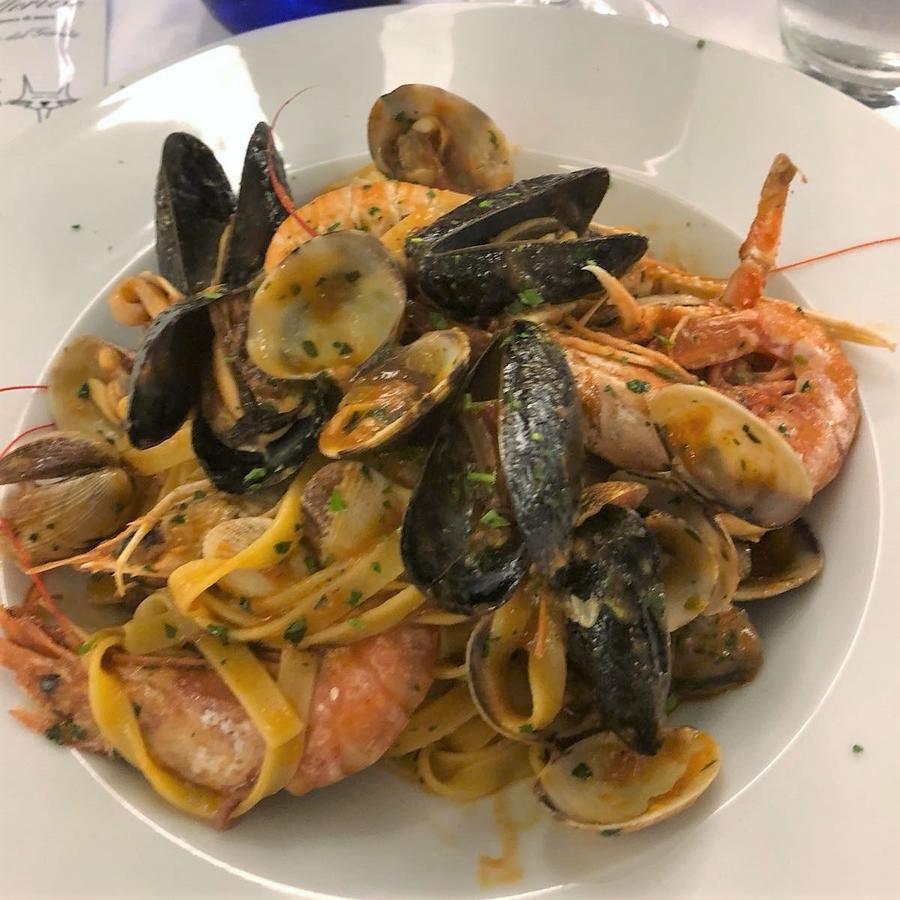 Bellerive Ristorante Albergo Манерба-дель-Гарда Экстерьер фото