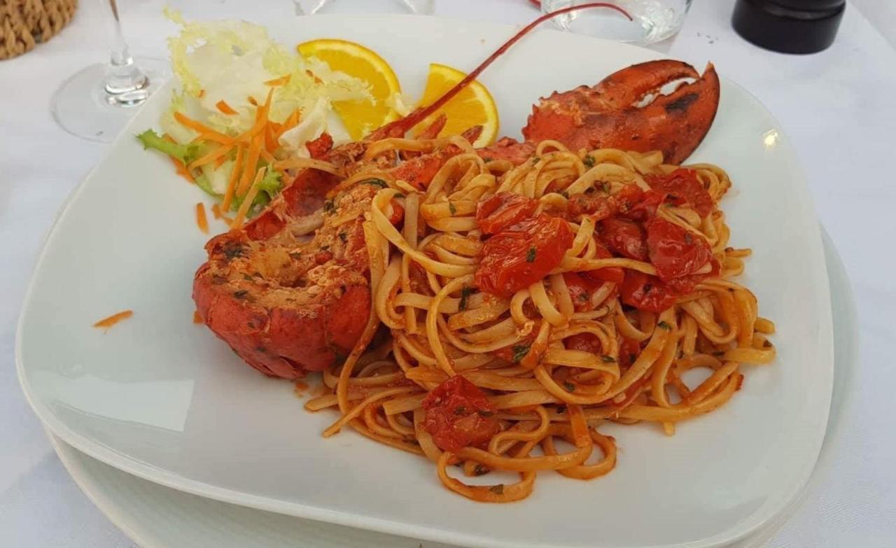 Bellerive Ristorante Albergo Манерба-дель-Гарда Экстерьер фото