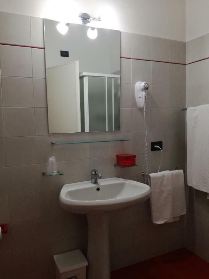 Bellerive Ristorante Albergo Манерба-дель-Гарда Экстерьер фото