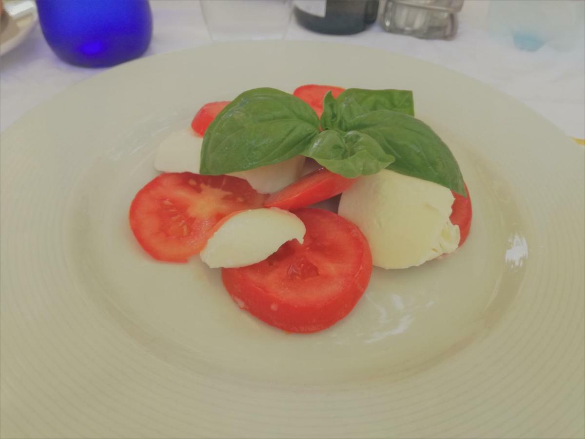 Bellerive Ristorante Albergo Манерба-дель-Гарда Экстерьер фото